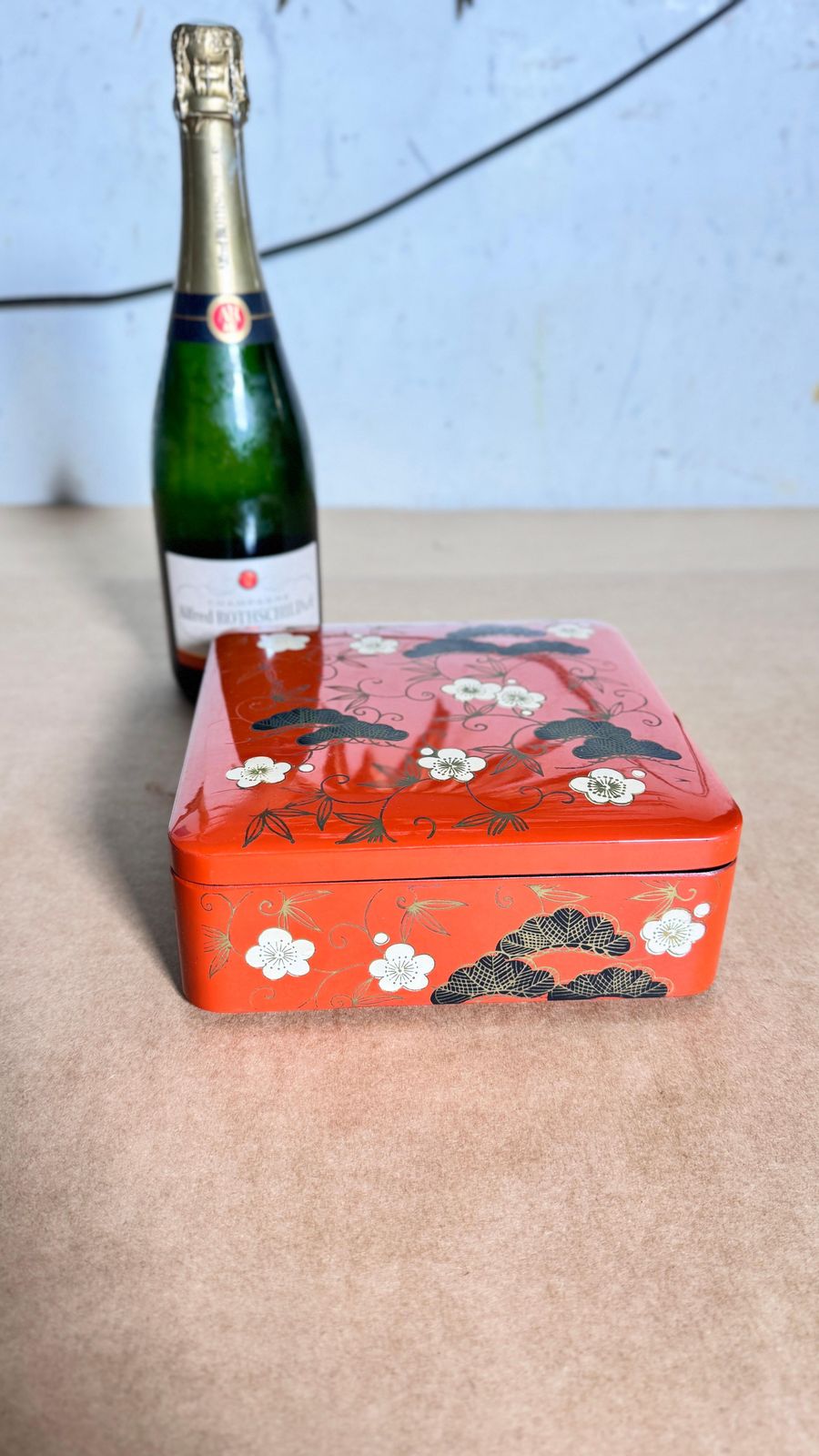 photo for sale Box In Lacquered Wood, Vietnam 20th Century, Black And Orange  Red Color