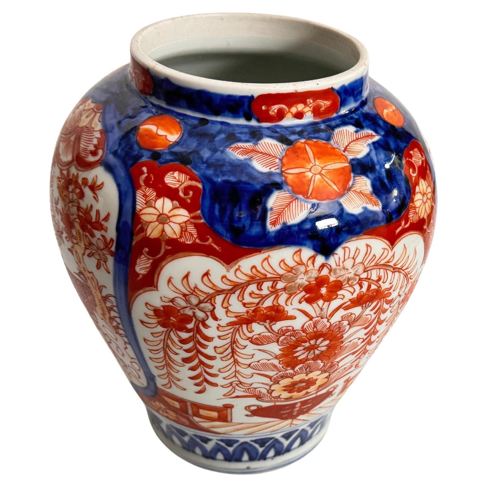 Japanese 19th Century Scalloped Imari Porcelain Vase Mejii Period