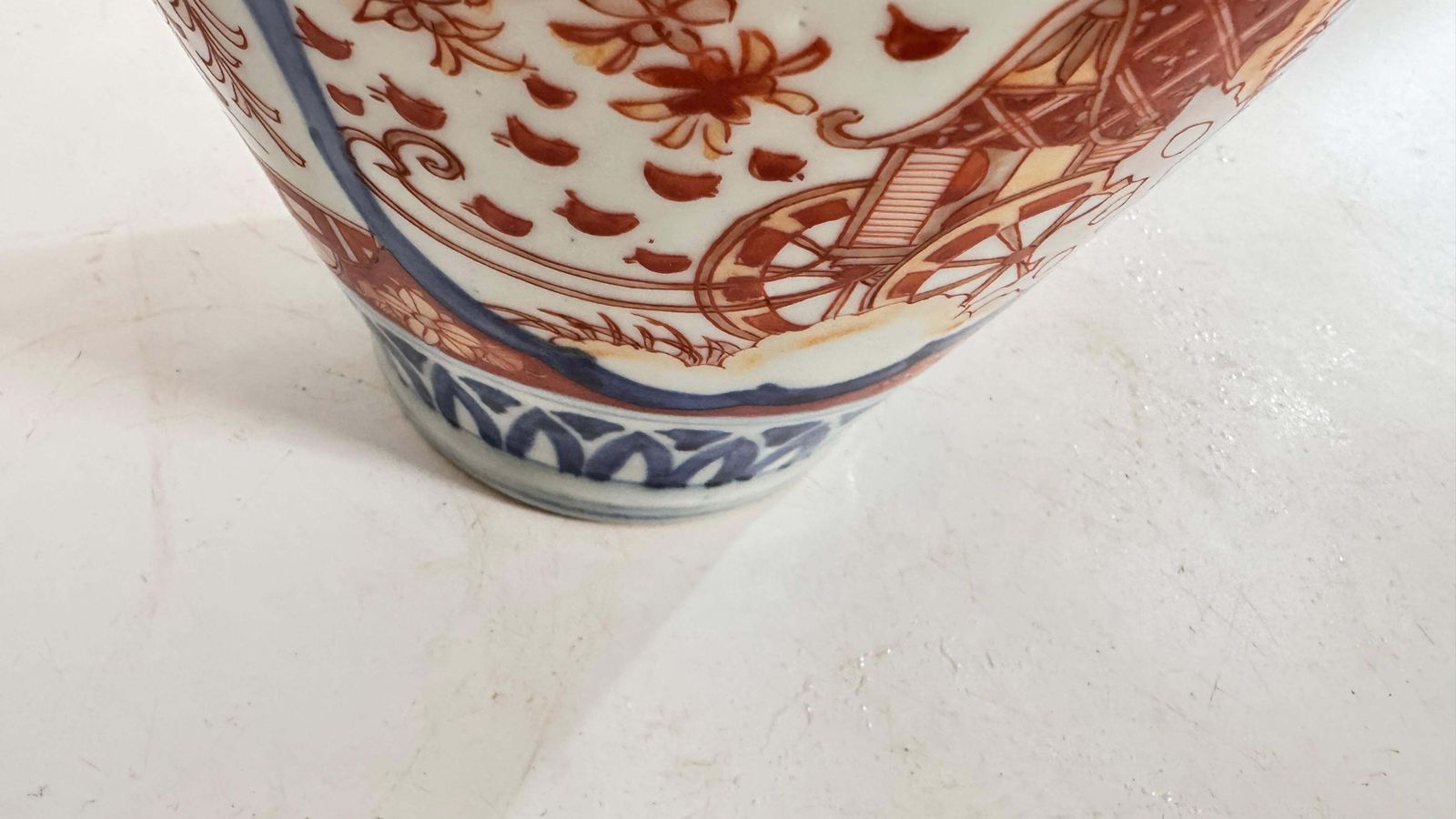 Japanese 19th Century Scalloped Imari Porcelain Vase Mejii Period photo Home Decor