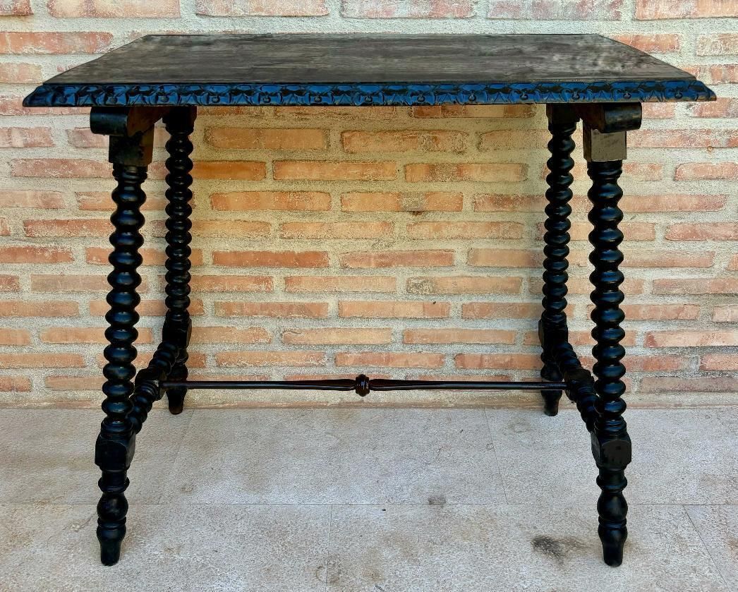 Table d'appoint espagnole du début du XXe siècle, pieds tournés et entretoise en fer, années 1920 photo for sale