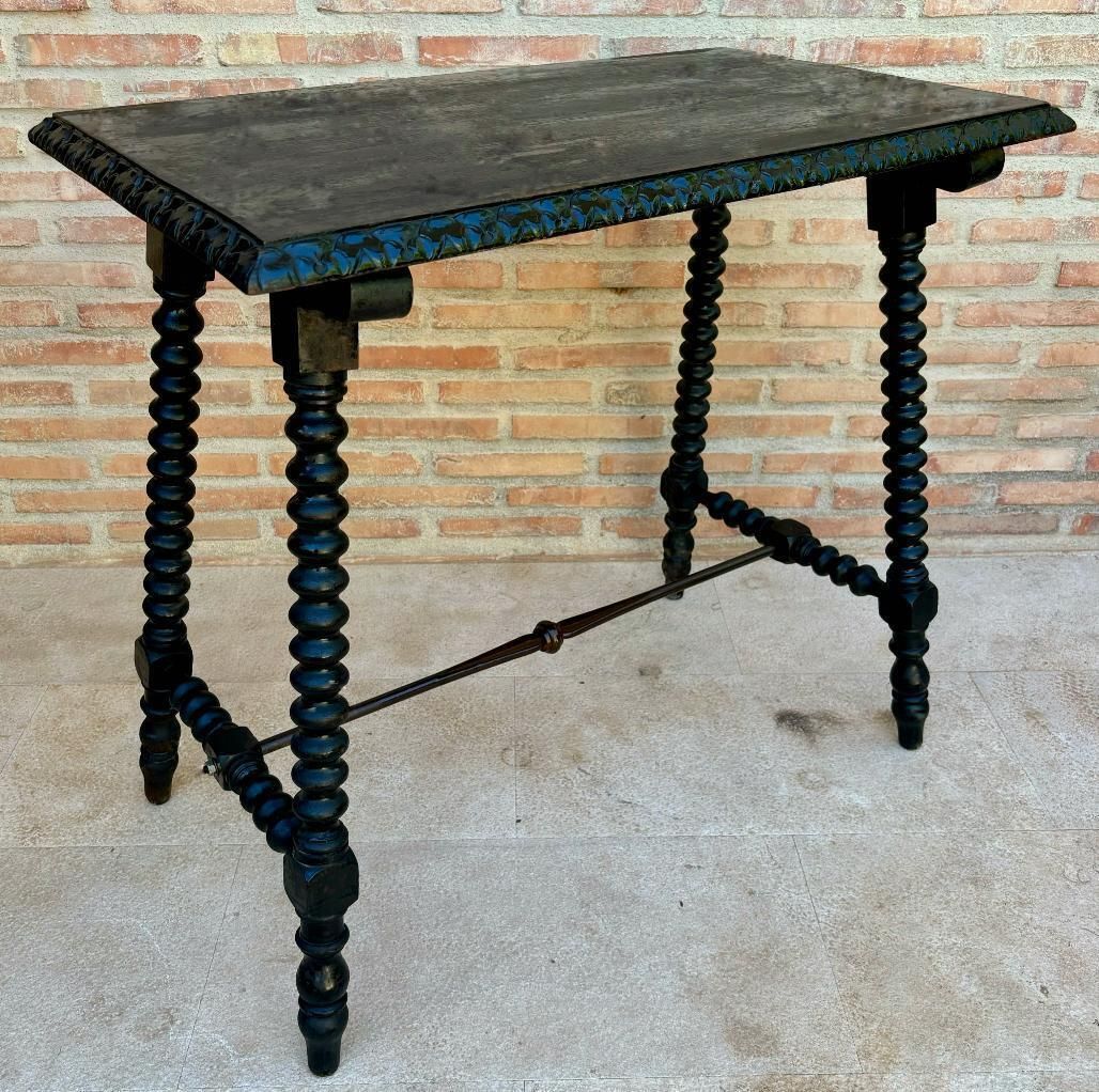 Table d'appoint espagnole du début du XXe siècle, pieds tournés et entretoise en fer, années 1920 photo Mobilier