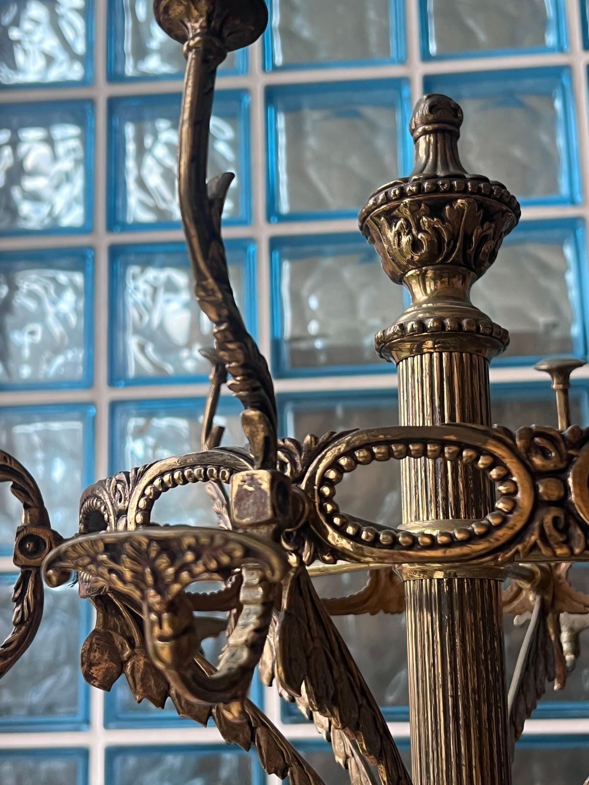 Portemanteau Art Nouveau Belle Époque en bronze et laiton bruni, pieds Grifone en bronze photo buy