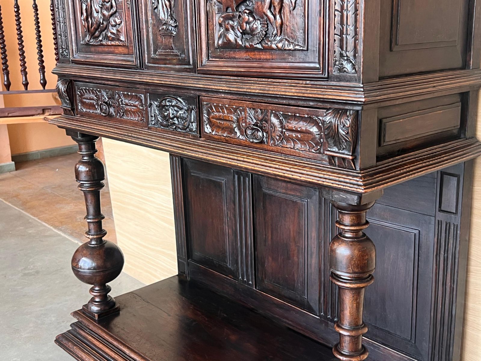 photo furniture Cabinet Renaissance néerlandais sculpté à la main, XIXe siècle