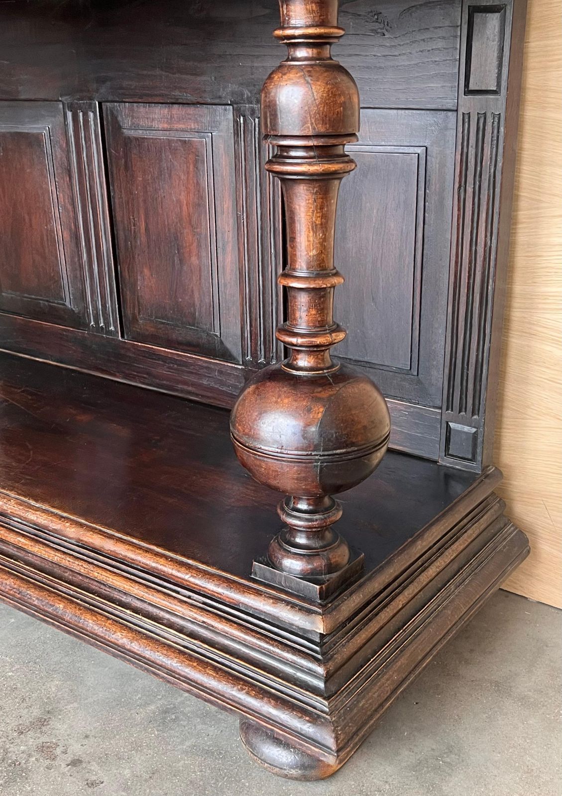 photo vintage Cabinet Renaissance néerlandais sculpté à la main, XIXe siècle
