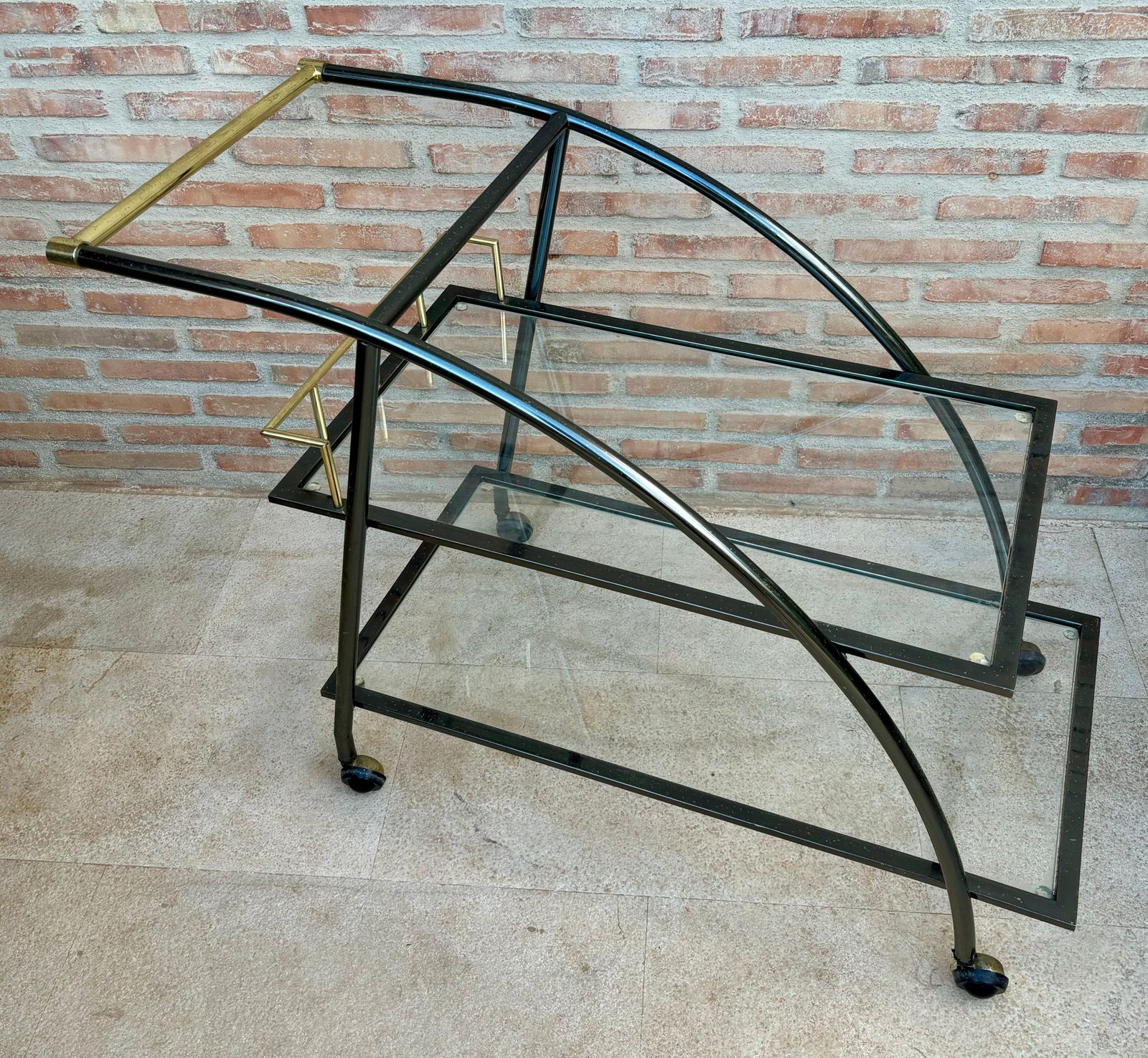 photo furniture Desserte bar vintage en laiton et verre, années 1980