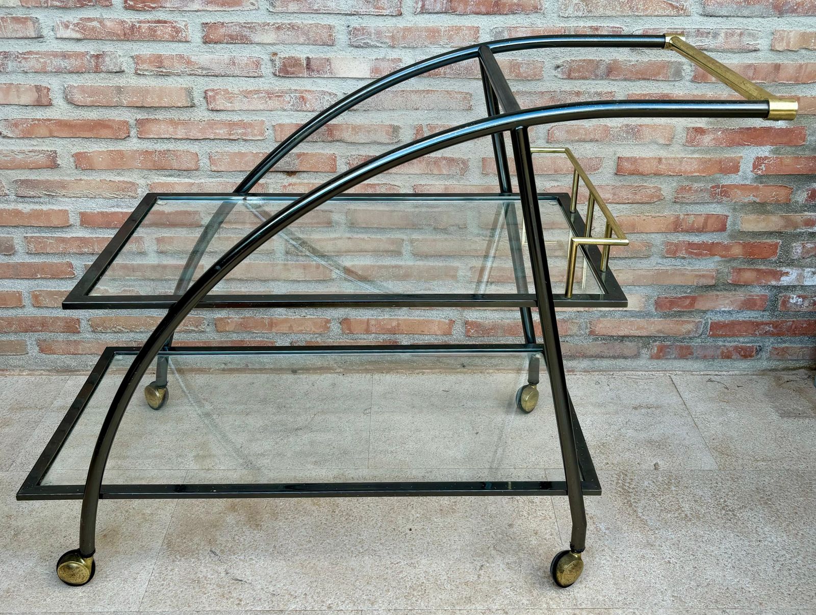 photo for sale Desserte bar vintage en laiton et verre, années 1980