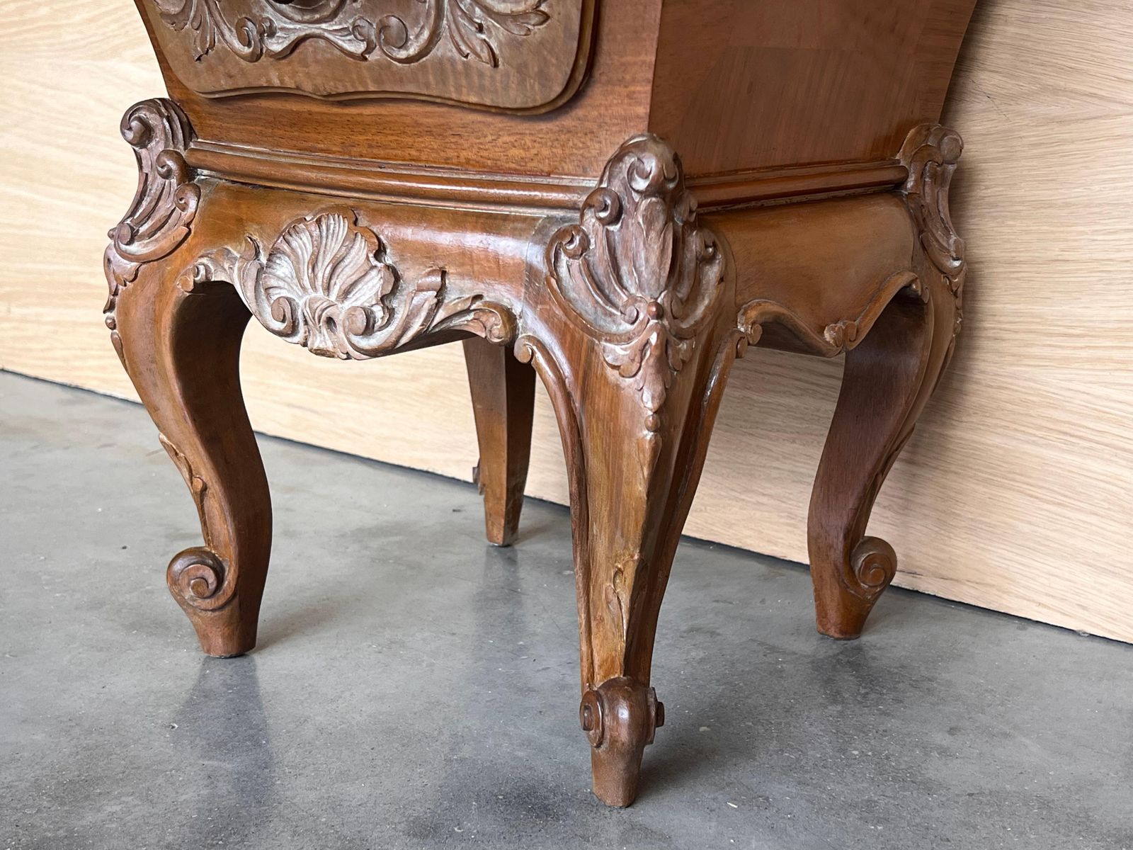 2576.0 1940s Antique Vanity Baroque Spanish, Dressing Table, Hand Carved Walnut & Burl photo