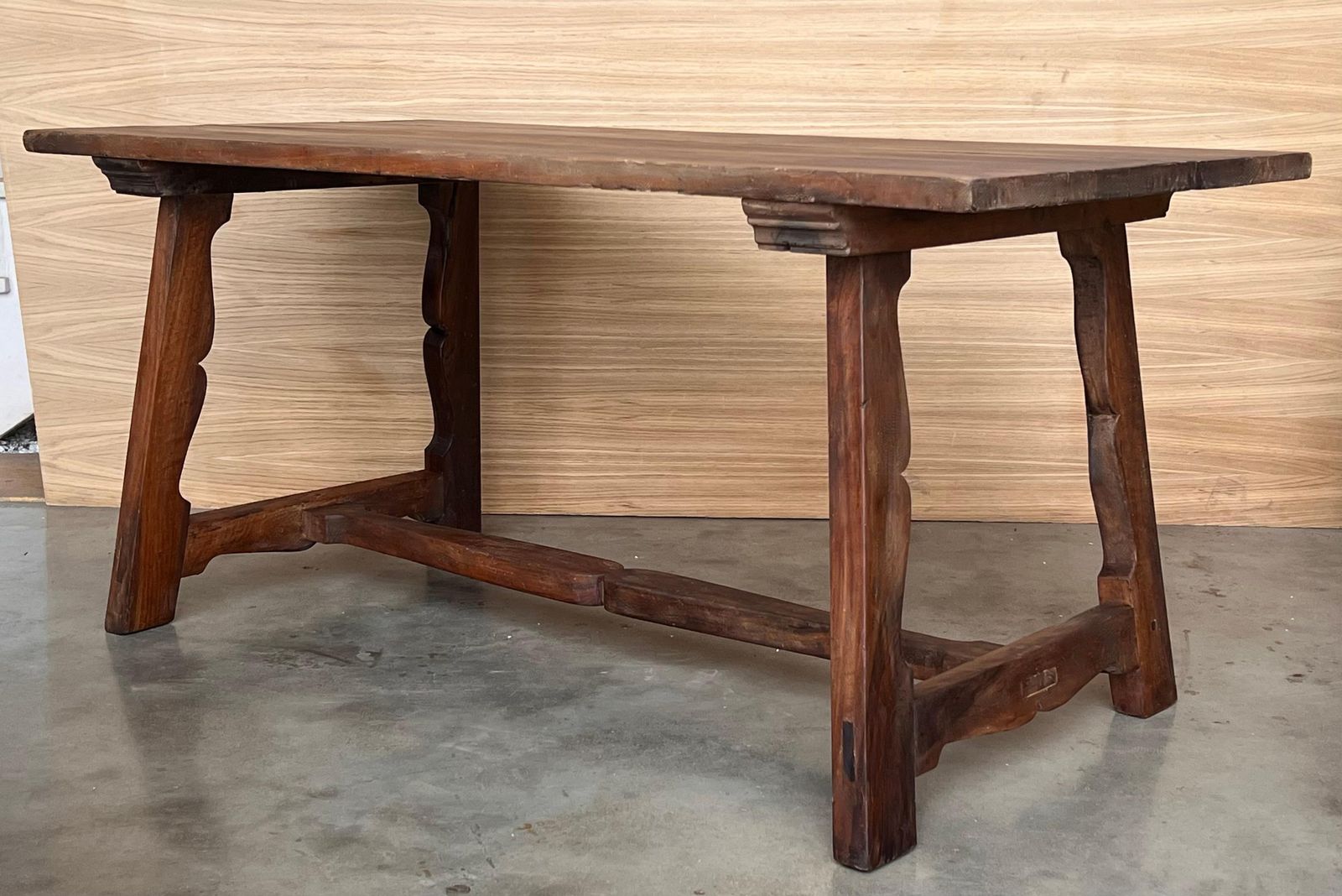 Table de travail d'époque en chêne espagnol, XIXe siècle photo buy
