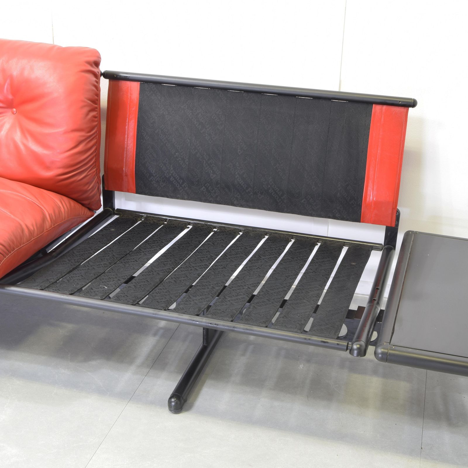 photo furniture Poltrona Frau Mod.Ouverture Design Pierluigi Cerri 1980s