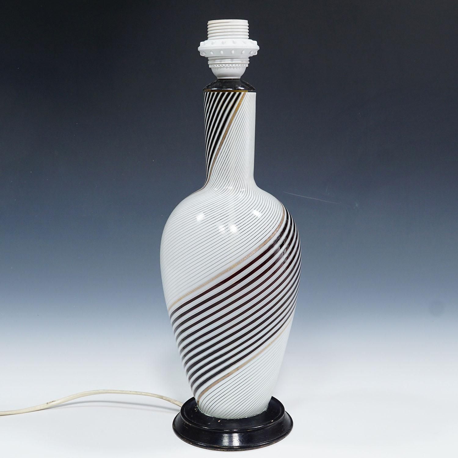 Dino Martens For Aureliano Toso Lamp In Filigree Glass Ca. 1950s photo Lighting