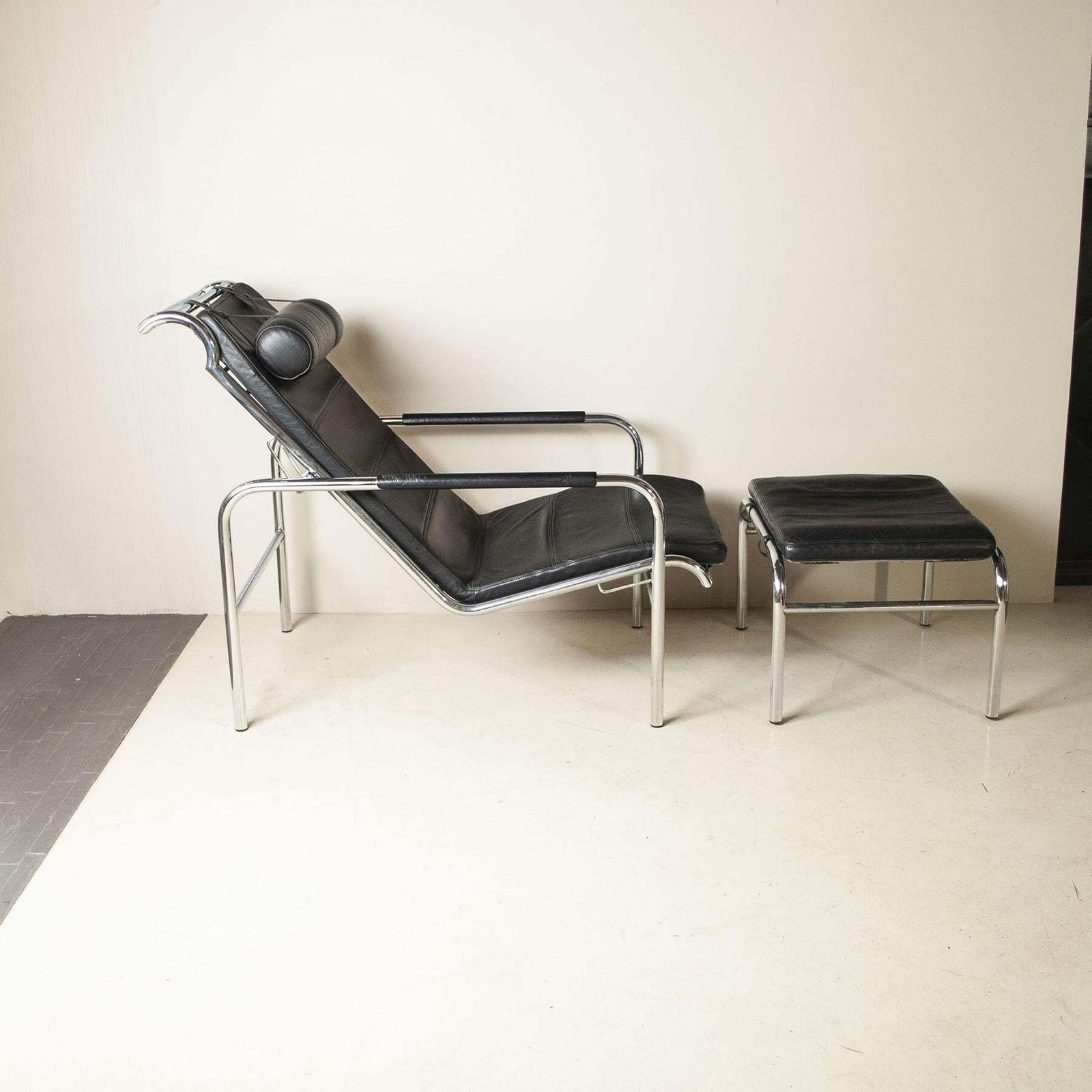 Chaise Longue Genni For Zanotta By Gabriele Mucchi 70s photo vintage