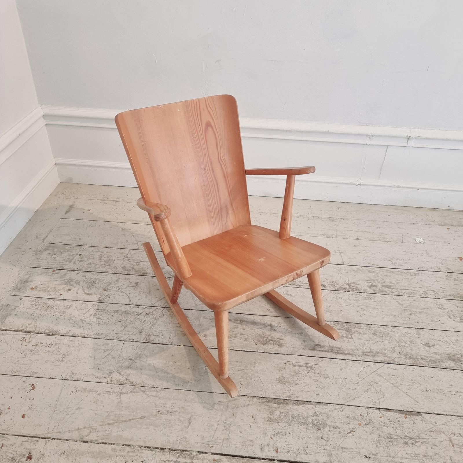 Svensk Fur 513 Rocking Chair For Karl Malmvall, Sportstugemöbel. Sweden 1940/50s photo Furniture