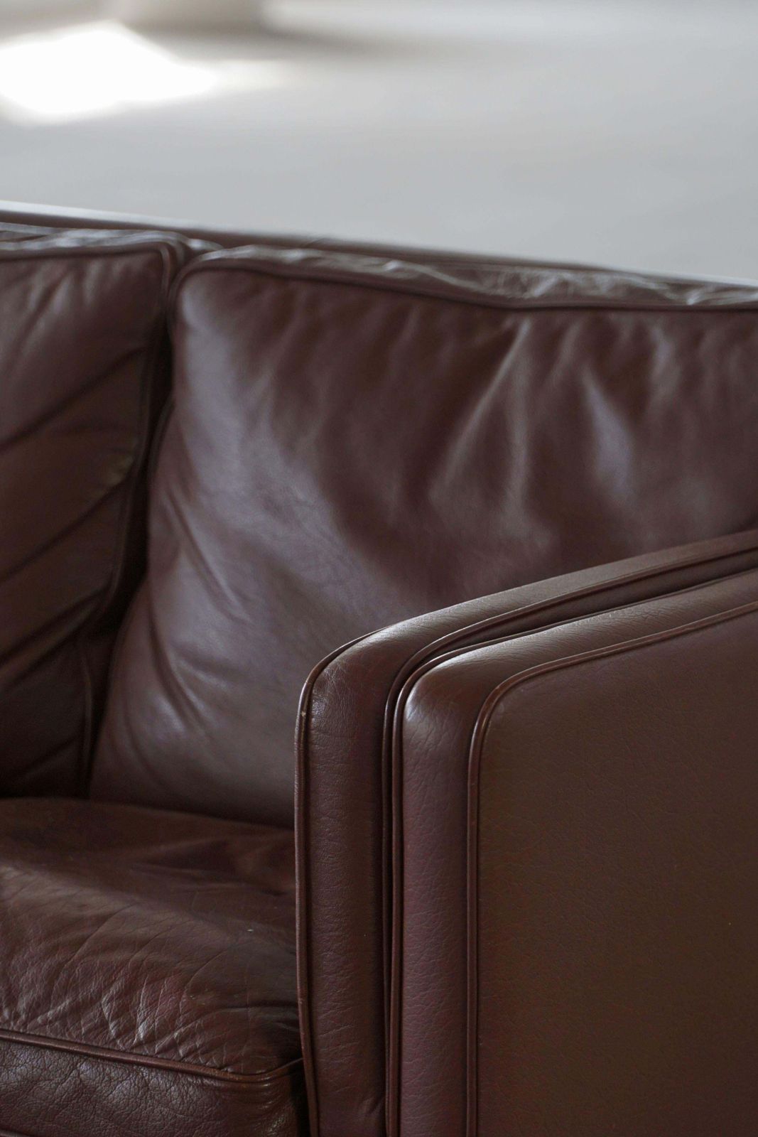 photo vintage Stouby Møbelfabrik, Mid Century 2 Seater Sofa In Brown Leather, 1970s
