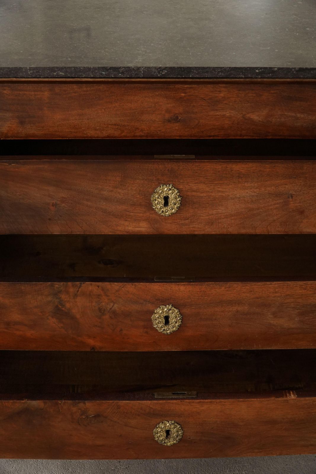photo vinterior French Empire Commode / Chest Of Drawers, Walnut & Bronze Mounts, 19th Century