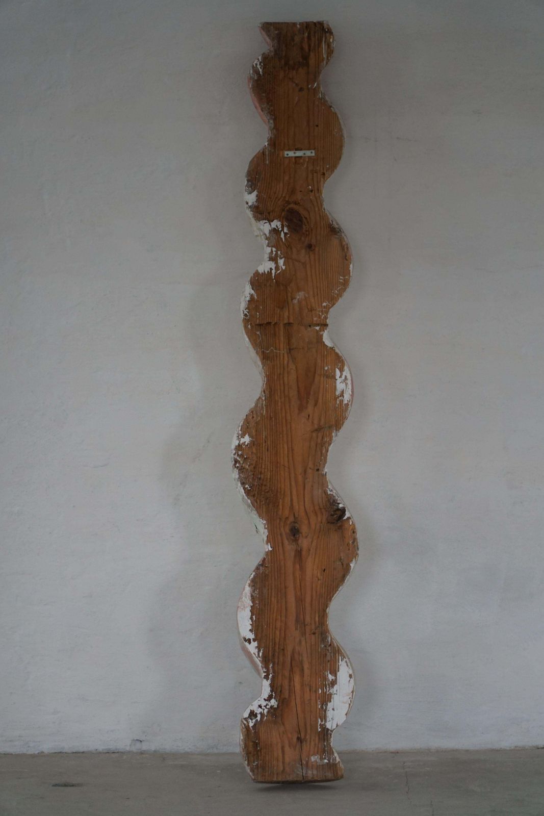 photo furniture Large Antique 18th Century Italian Sculptural Wooden Barley Twisted Pedestal