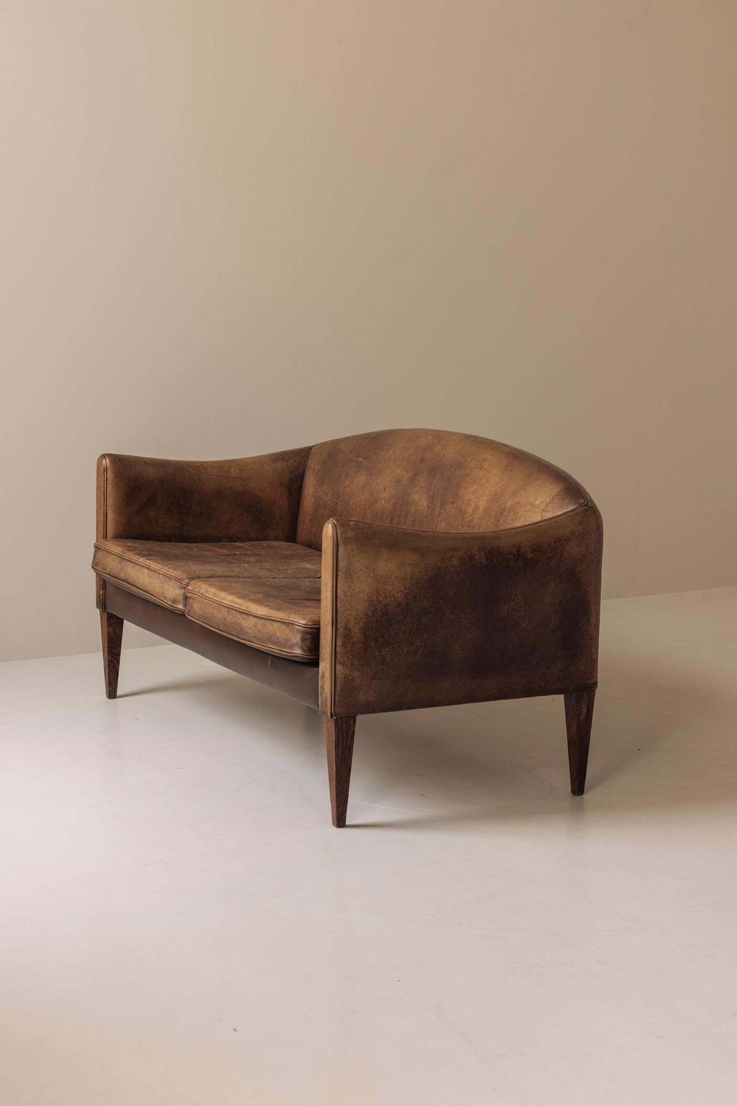 8000.0 V12 Sofa By Illum Wikkelsø For Holger Christiansen, Denmark, 1960s photo