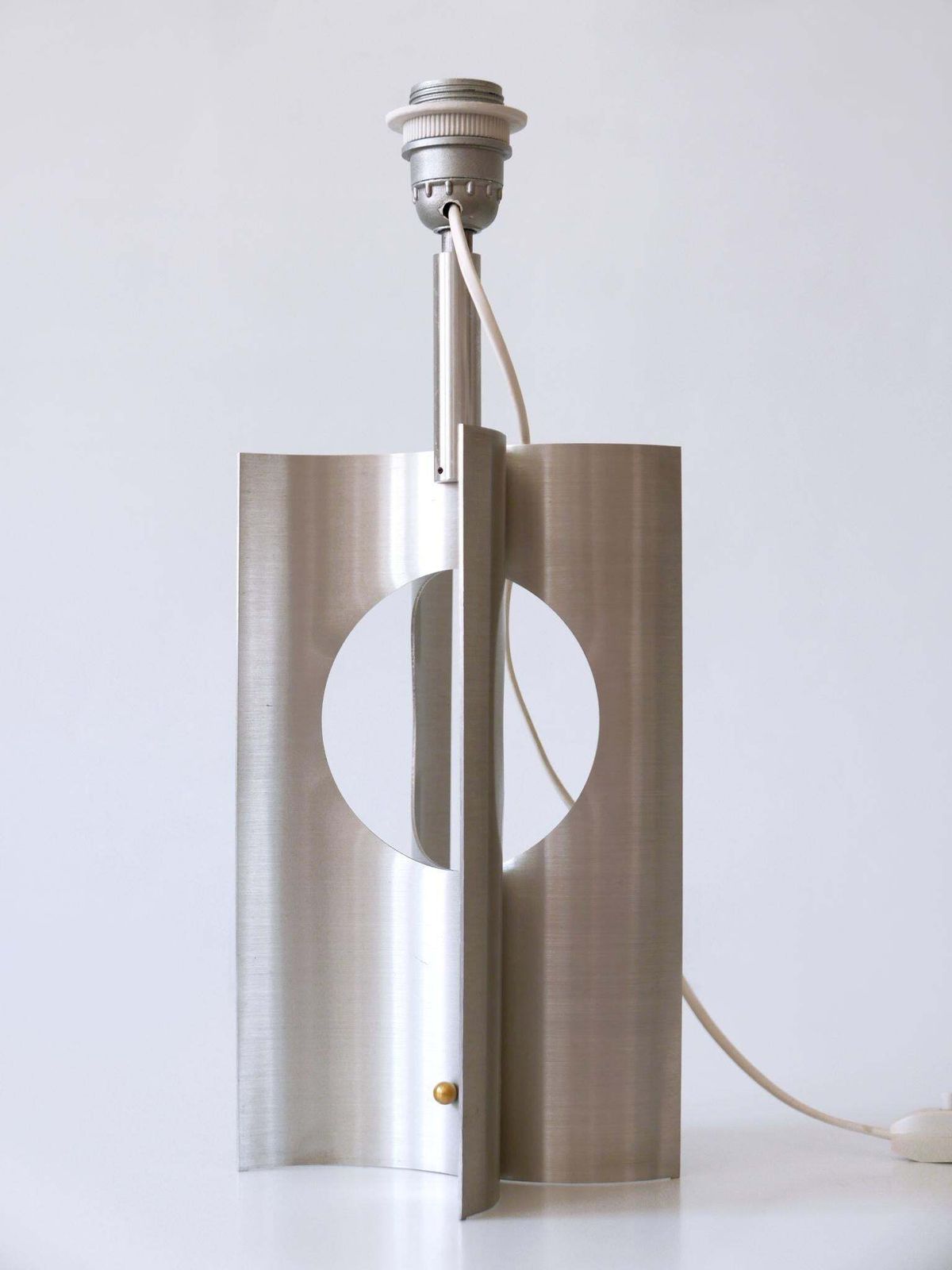 photo vintage Rare & Elegant Mid Century Modern Brushed Aluminum Table Lamp France 1970s