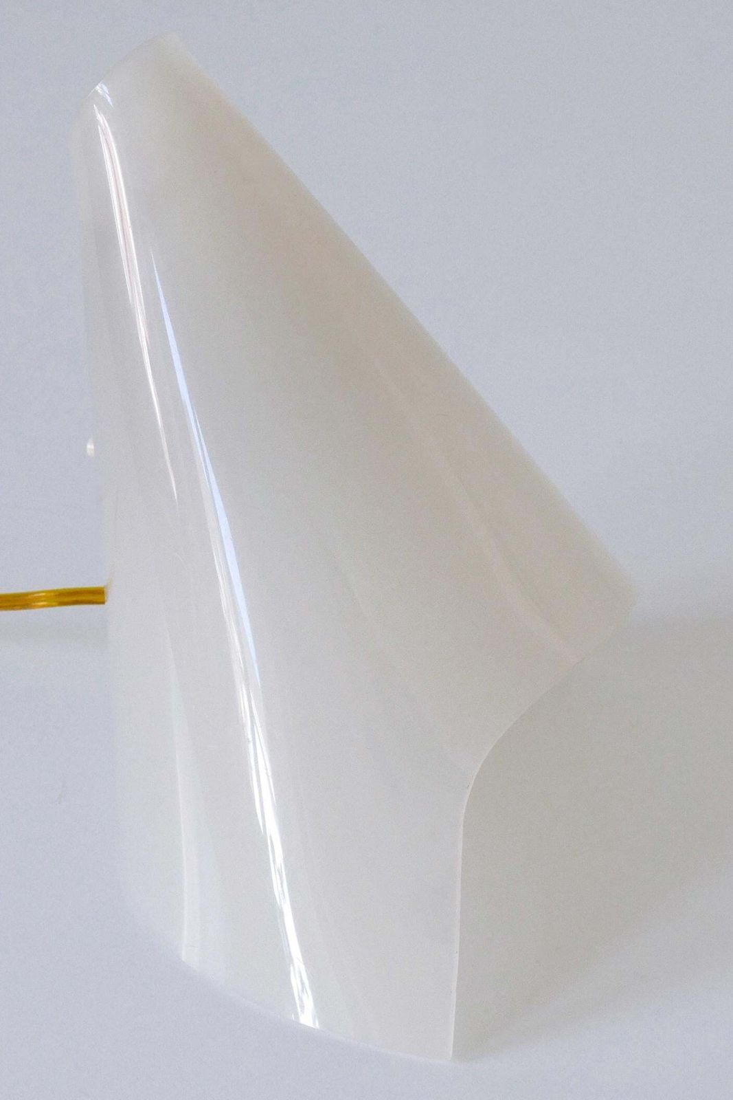 photo vintage Extremely Rare And Lovely Mid Century Modern Lucite Table Lamp Sweden 1960s
