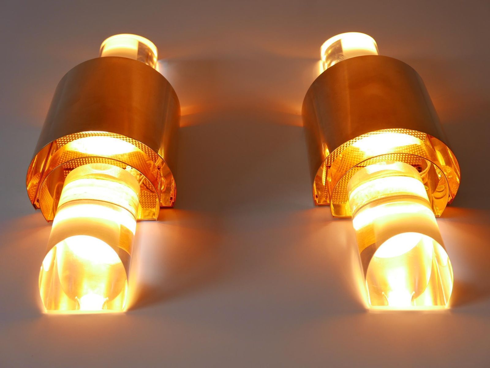 photo vintage Set Of Two Exceptional Gilt Brass & Lucite Sconces Or Wall Lights Germany 1980s