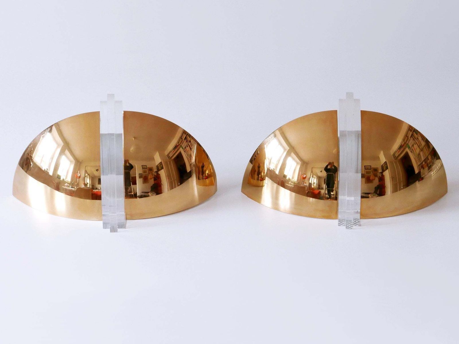 photo vintage Set Of Two Elegant Gilt Brass & Lucite Sconces Or Wall Lights Germany 1980s