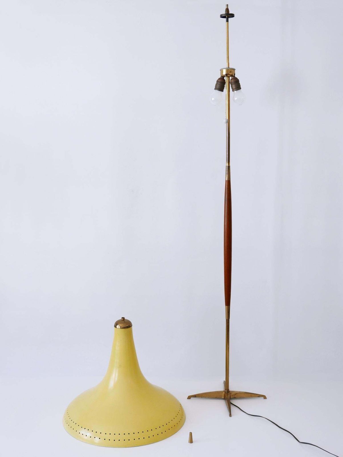 photo vintage Rare And Elegant Mid Century Modern Floor Lamp Or Standing Light Austria 1960s
