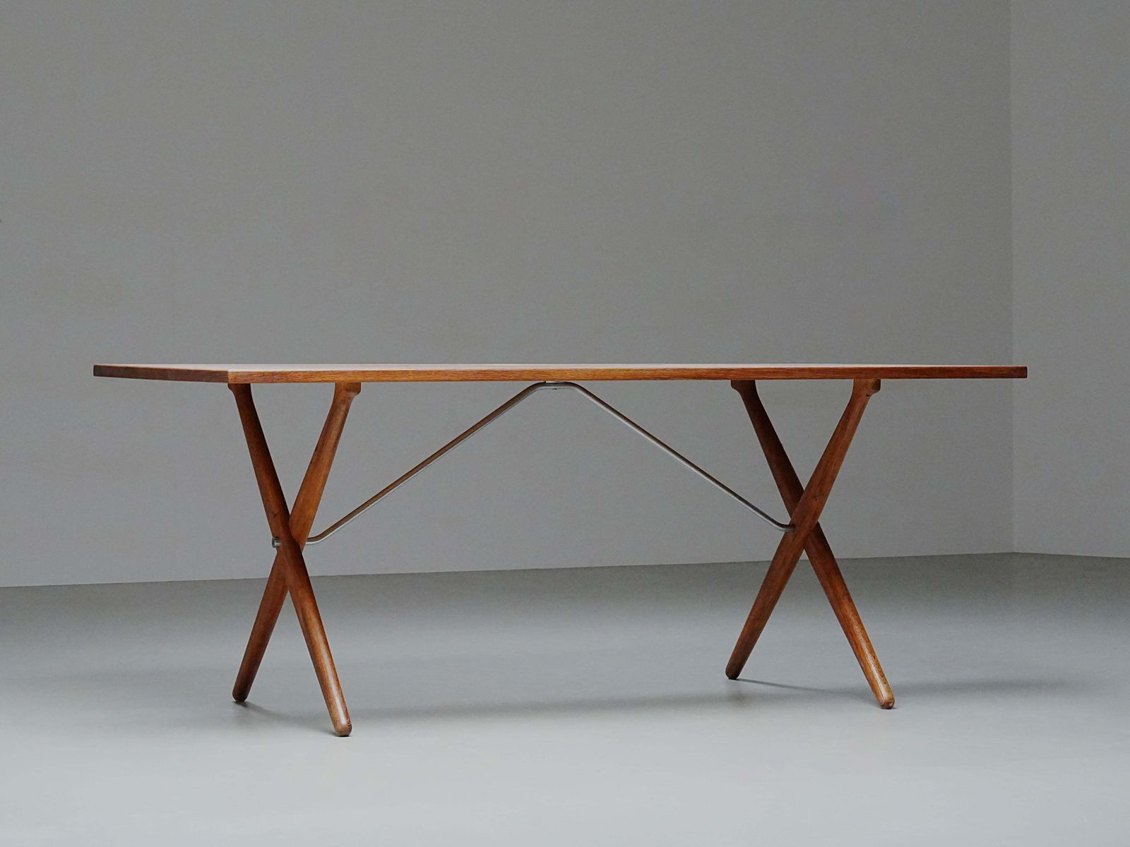 Hans Wegner Voor Andreas Tuck – Eettafel 303 In Eiken En Metaal, Denemarken, Ca. Jaren 1950 photo furniture