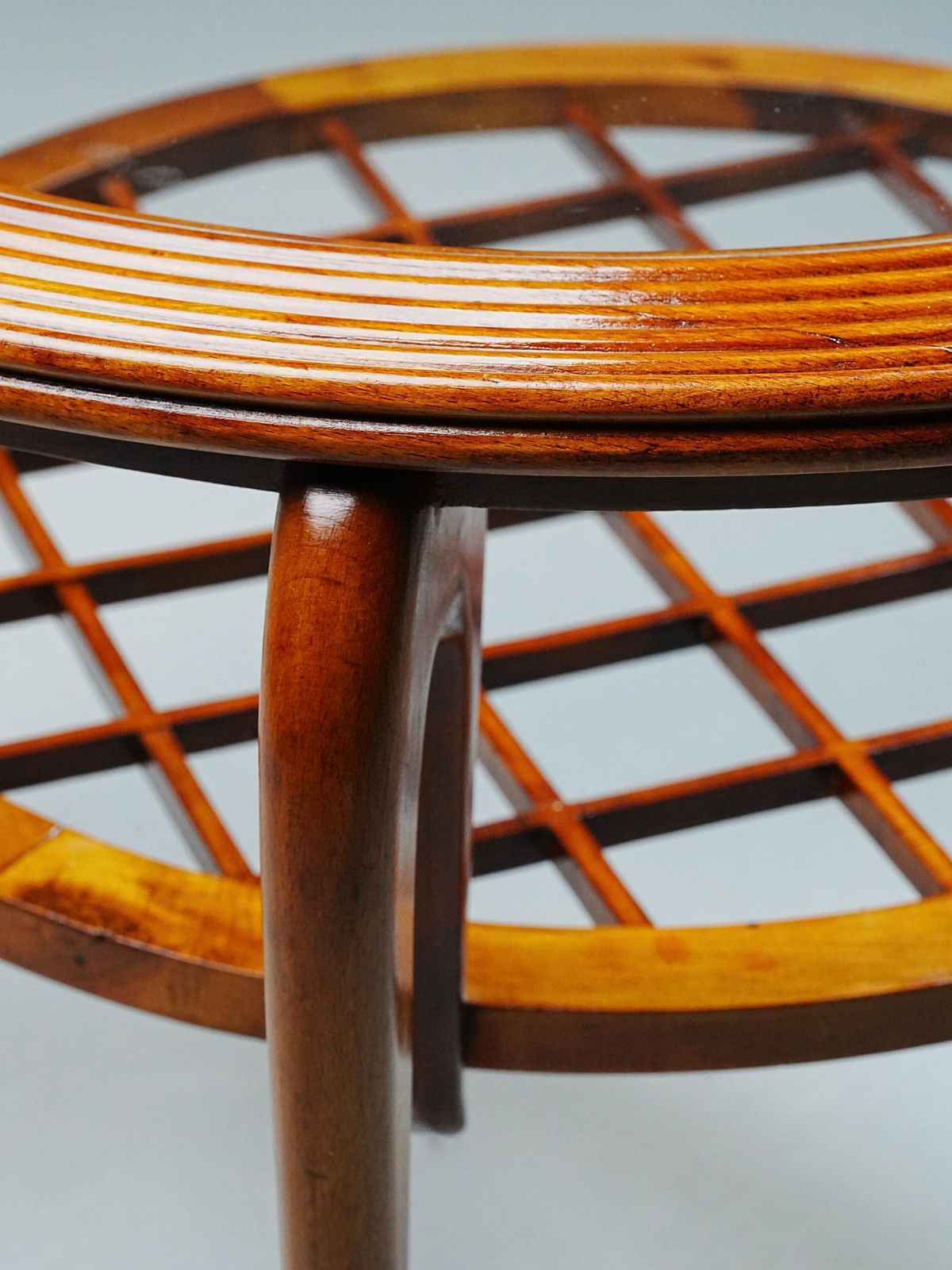 Ronde Salontafel In Walnoot En Glas, Italië, Ca. Jaren 1950 photo Meubels