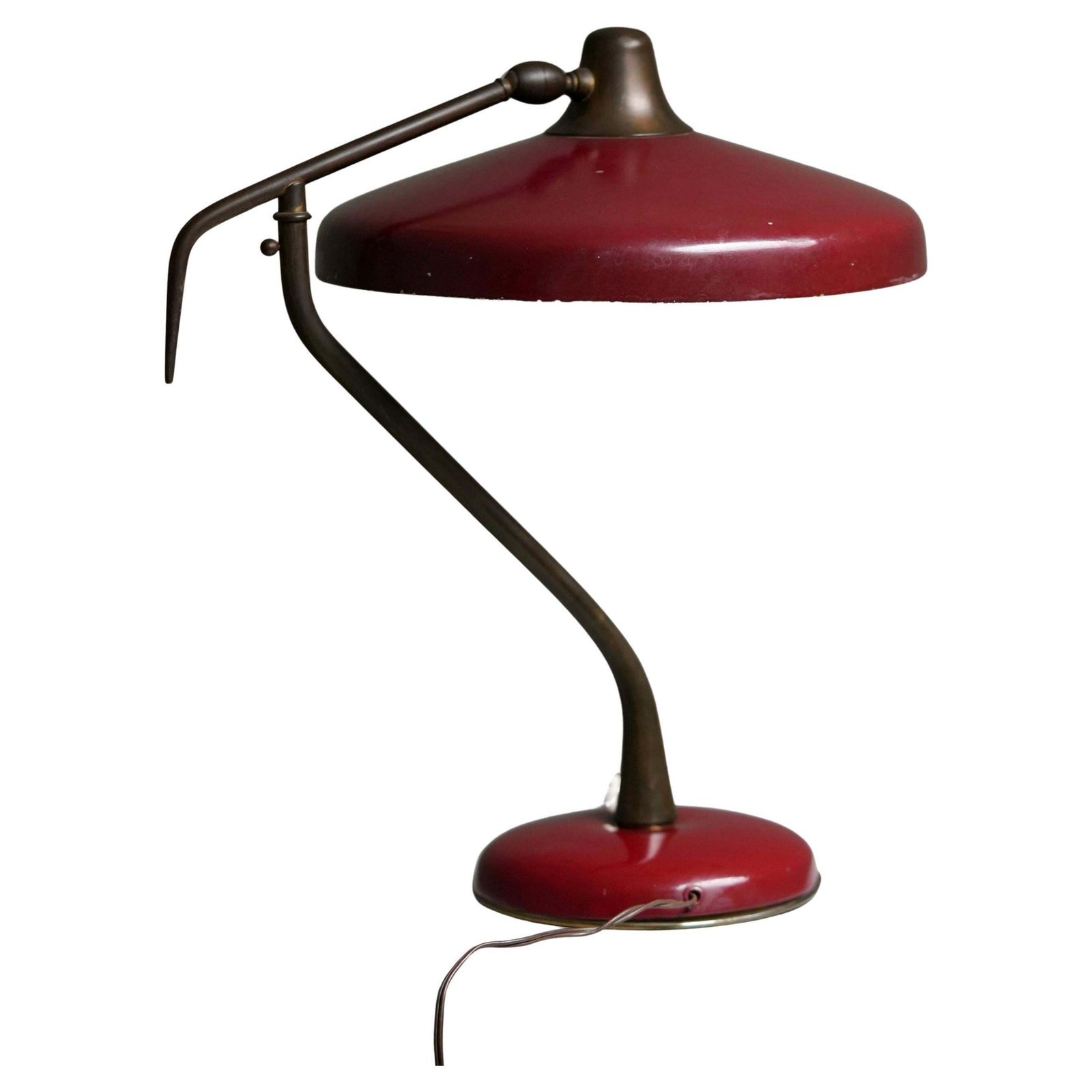 Oscar Torlasco Bureaulamp In Bordeauxrood Metaal En Messing Voor Lumi, Italië, Ca. Jaren 1950