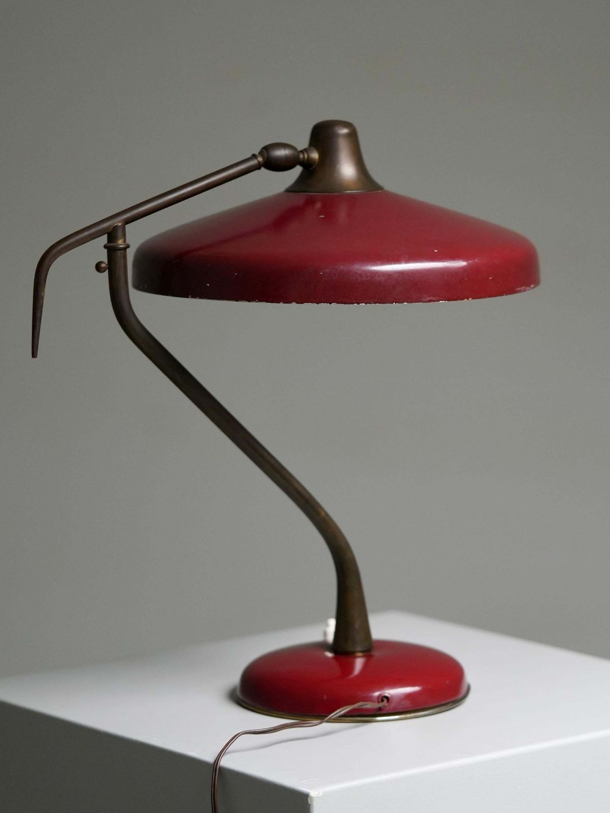 Oscar Torlasco Desk Lamp In Bordeaux Red Metal And Brass For Lumi, Italy, 1950's photo buy
