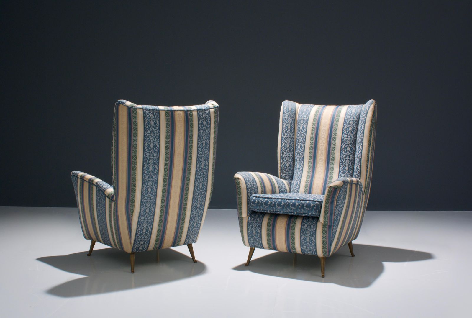 Set Van Twee Fauteuils Van I.S.A. Met Zijden Bekleding En Messing Poten, Italië, Ca. Jaren 1950 photo furniture