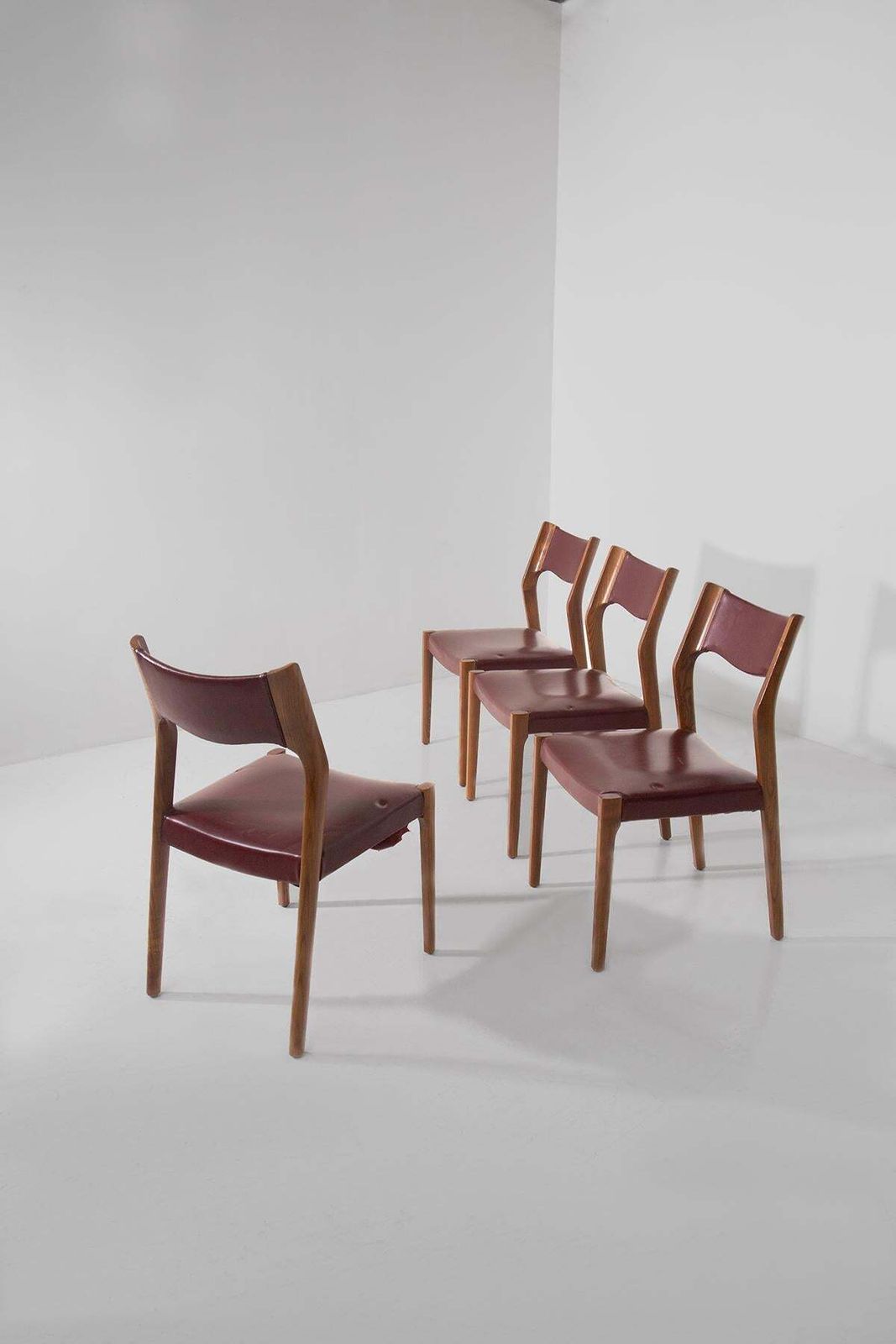 Elegant Set Of Four Italian Chairs In Burgundy Leather photo for sale