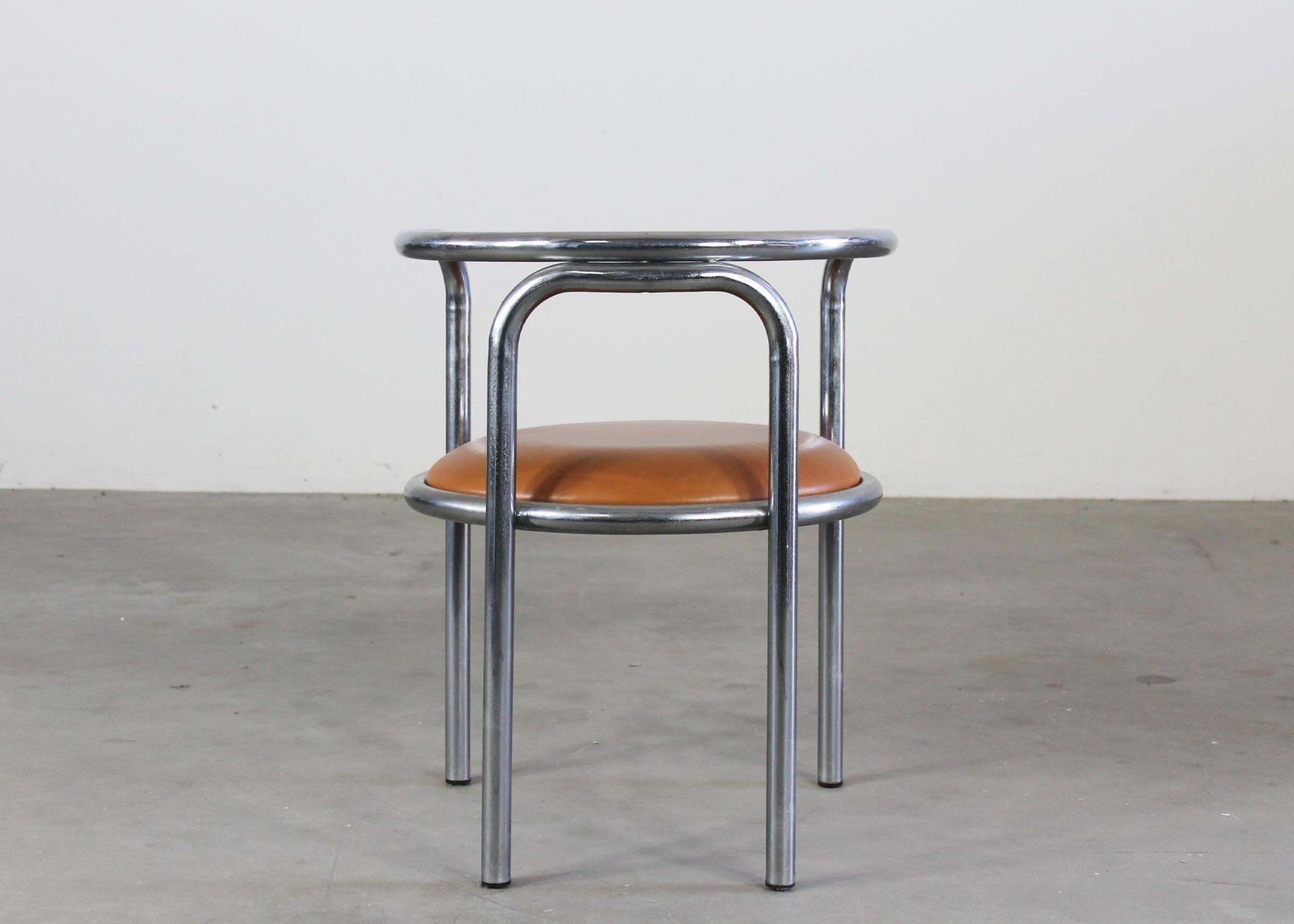 photo vintage Gae Aulenti Locus Solus Dining Room Set In Steel And Leather By Poltronova 1970s