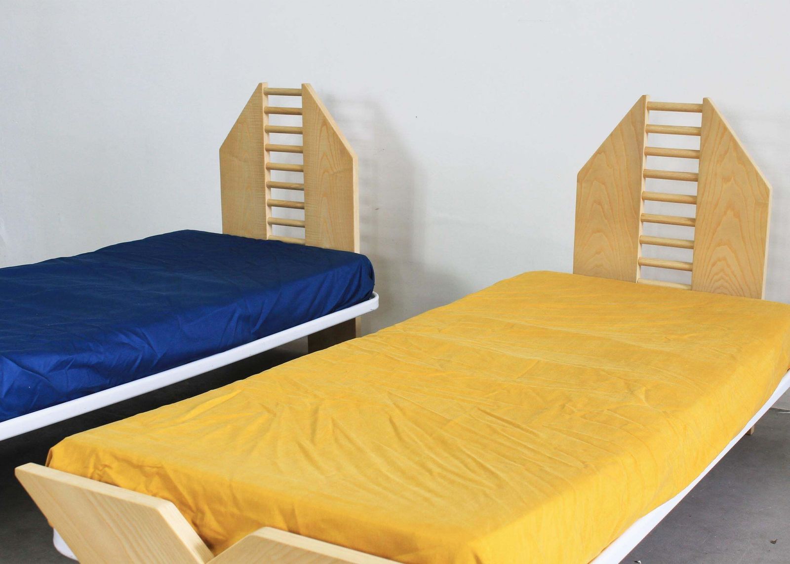 Gigi Sabadin Set Of Two Andromeda Single Beds In Oak By Stilwood 1970s photo buy