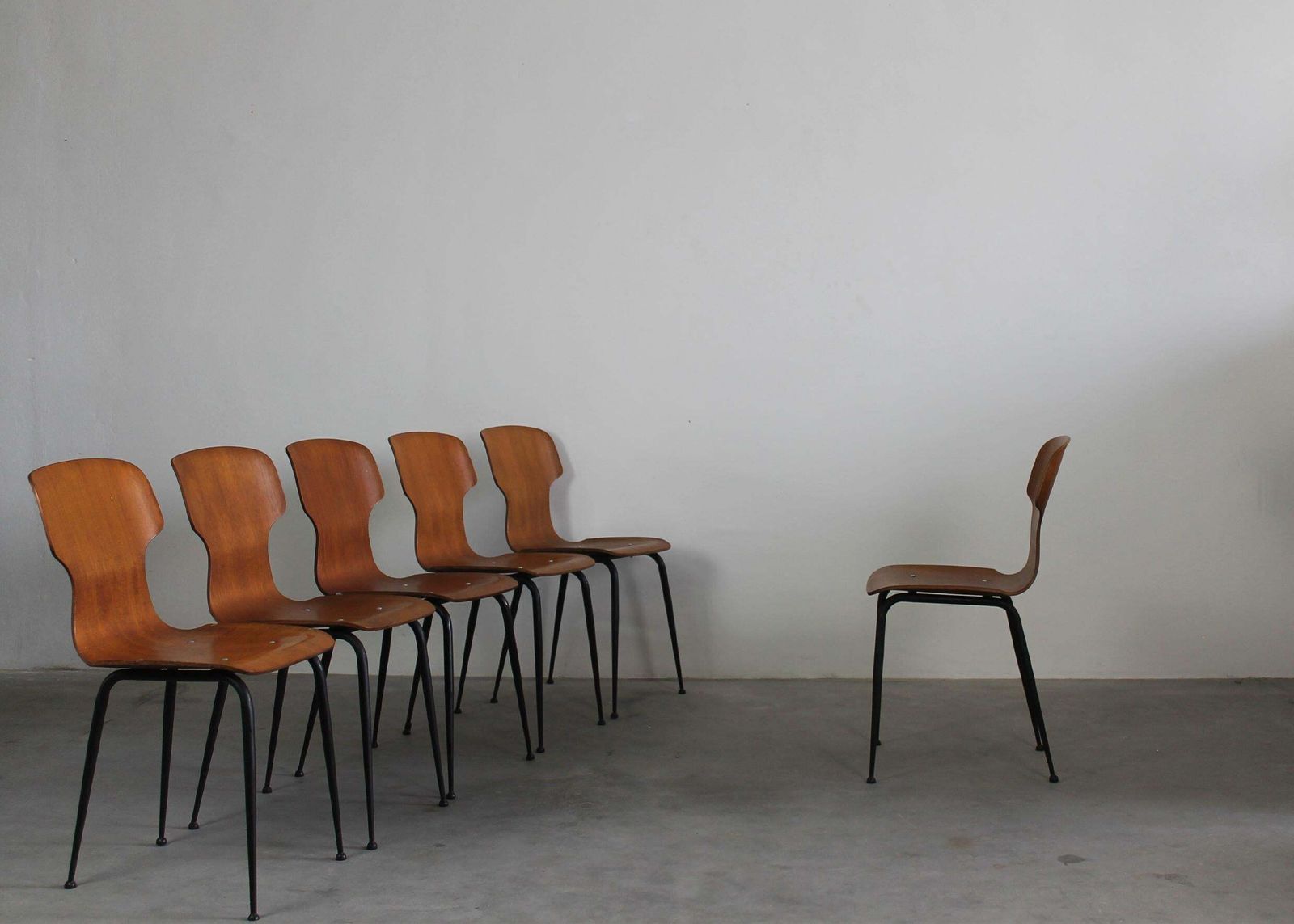 Carlo Ratti Set Of Six Chairs In Plywood By Industria Legni Curvati Lissone 1950 photo for sale