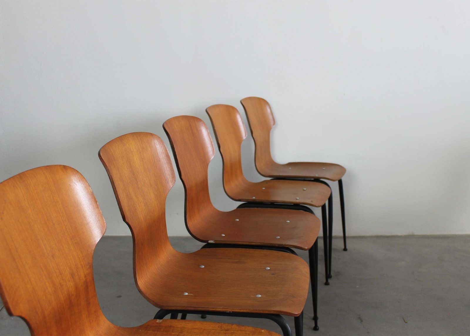 Carlo Ratti Set Of Six Chairs In Plywood By Industria Legni Curvati Lissone 1950 photo vinterior