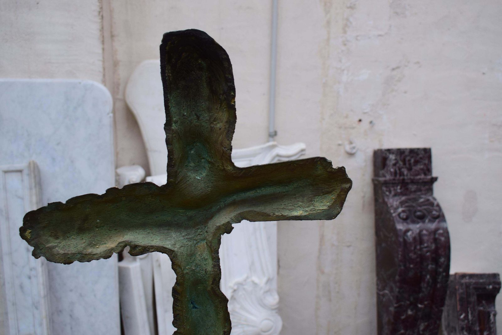 photo vinterior Sculptural Crucifixion By The Catalan Artist Xavier Ruscallleda