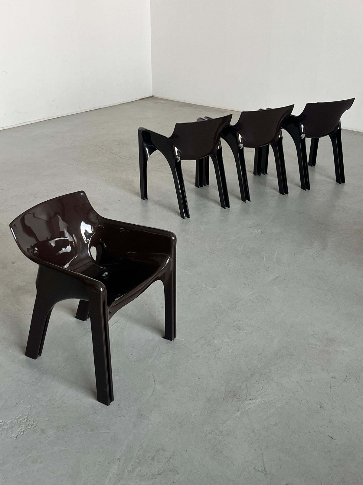 1 Of 4 Dark Brown 'Gaudi' Chairs, Vico Magistretti For Artemide, Early Model photo furniture