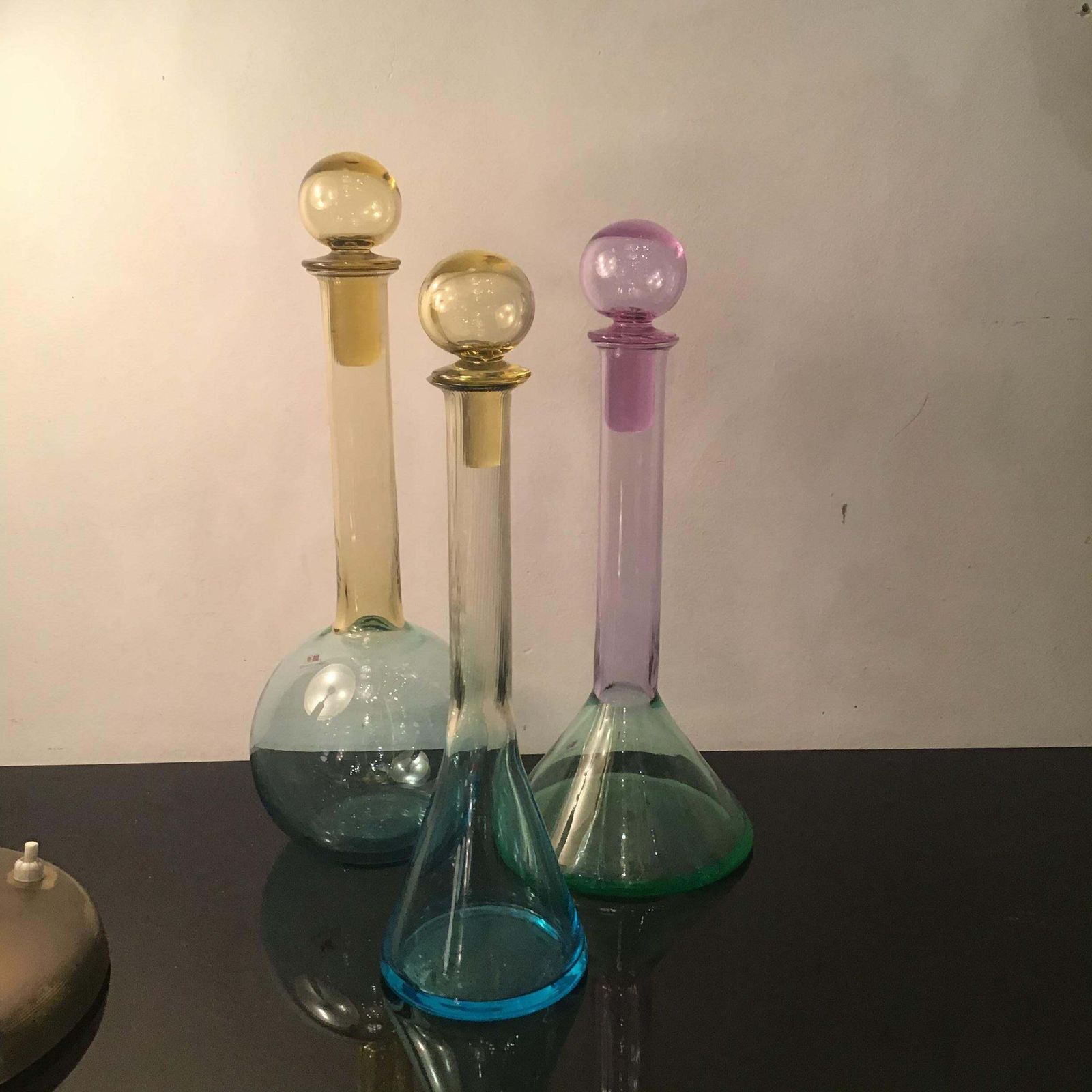 Carlo Moretti Set Of 3 Red White Rose' Wine Bottles Murano Glass 1970 Italy photo vinterior