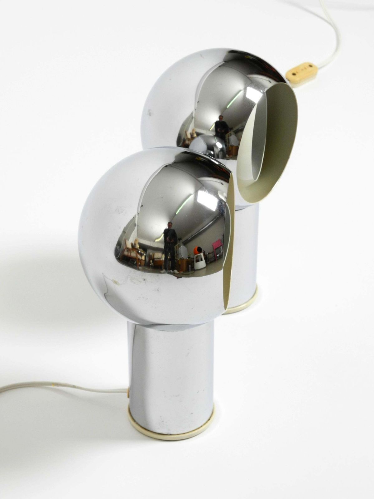 photo vinterior Pair Of Beautiful Large Mid Century Space Age Chrome Table Lamps   Made In Italy