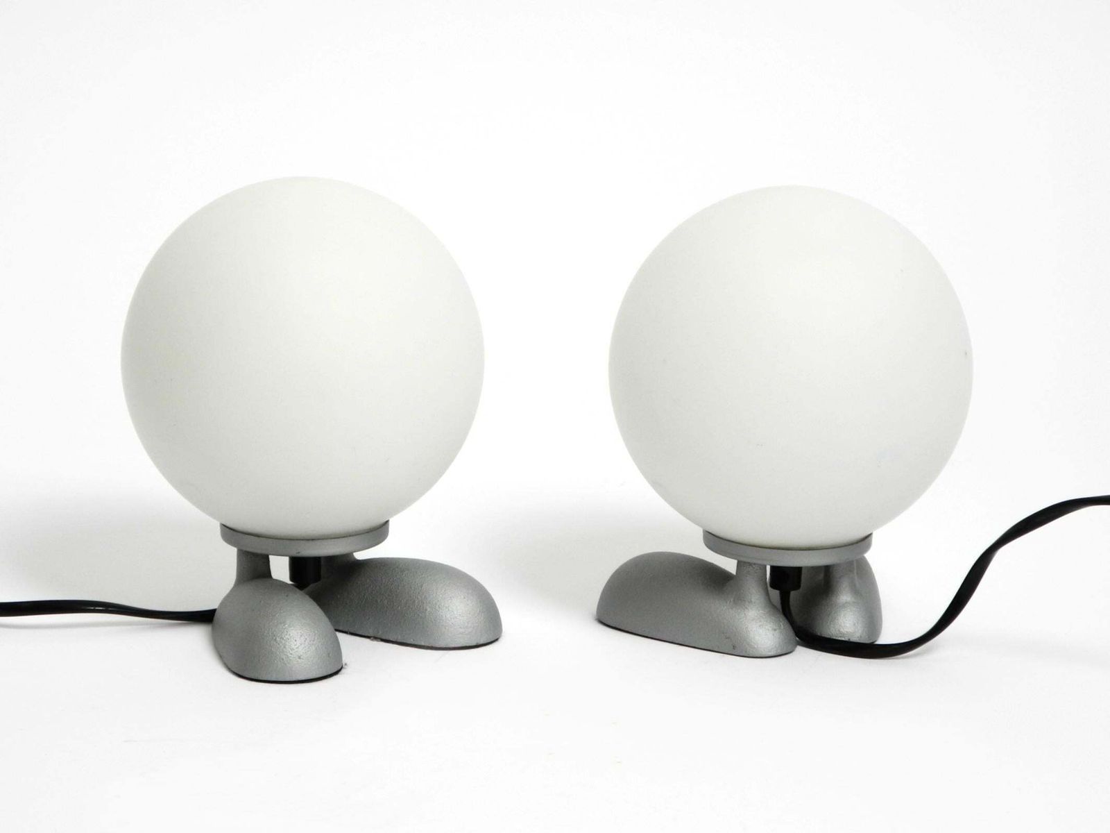 Pair Of 1990s Table Lamps With A Cast Aluminum Base With Feet Made By Sompex photo vinterior