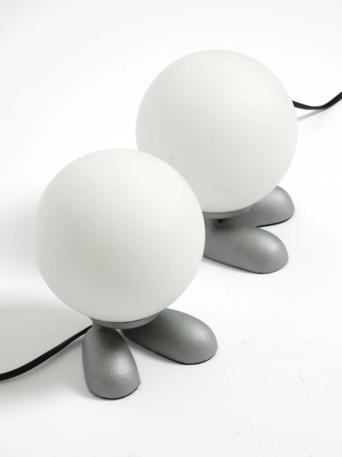558.0 Pair Of 1990s Table Lamps With A Cast Aluminum Base With Feet Made By Sompex photo