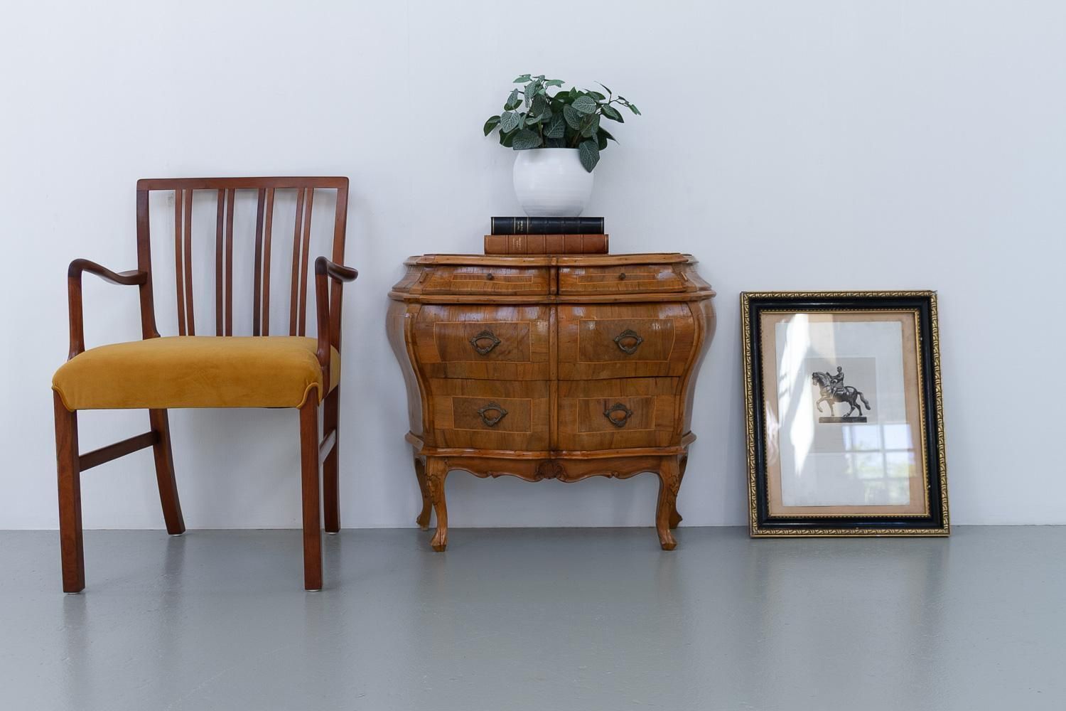 photo vinterior Italian Olive Wood Bombe Chest Of Drawers Rococo Style, 1950s.