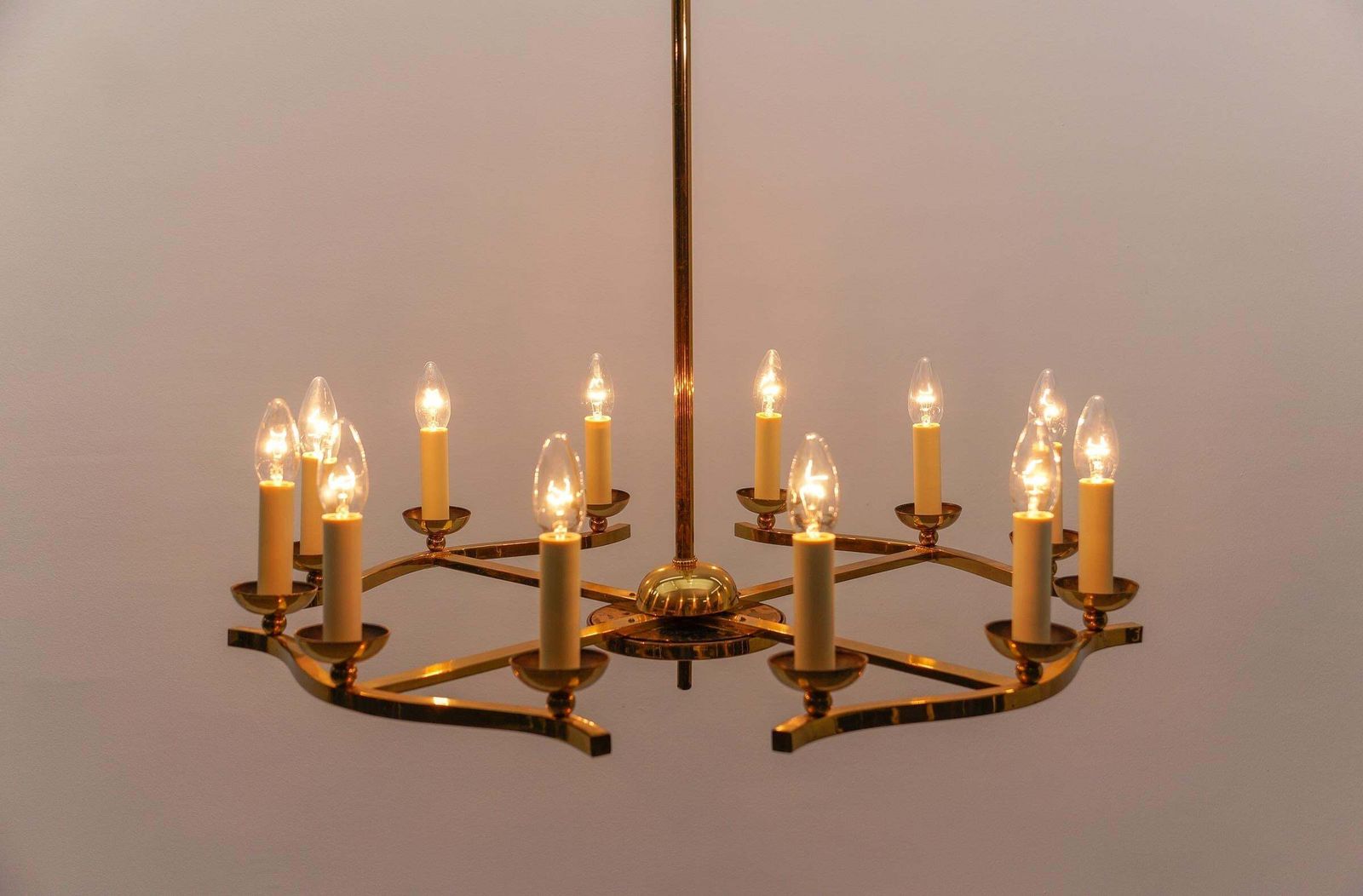 photo vinterior Amazing Huge Chandelier In Brass, Vereinigte Werkstätten München, 1950s Germany