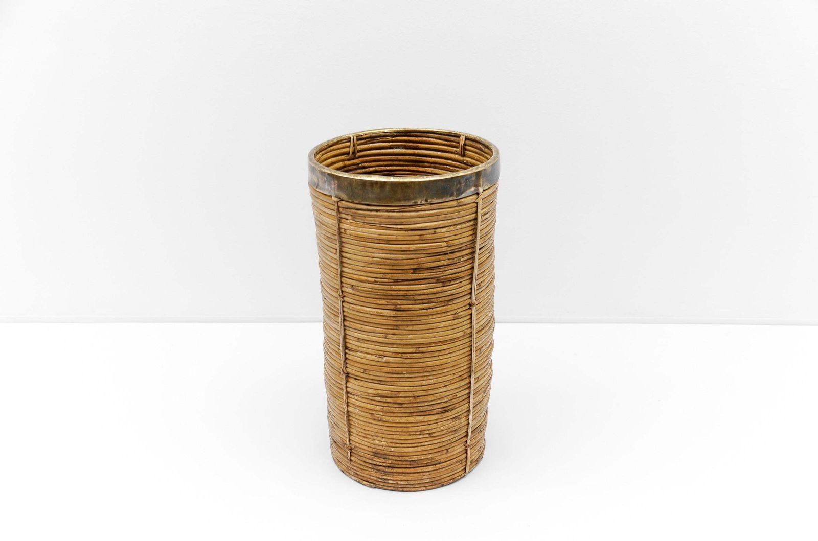 Lovely Rattan And Brass Umbrella Stand In Gebriella Crespi Style, 1960s Italy photo vinterior