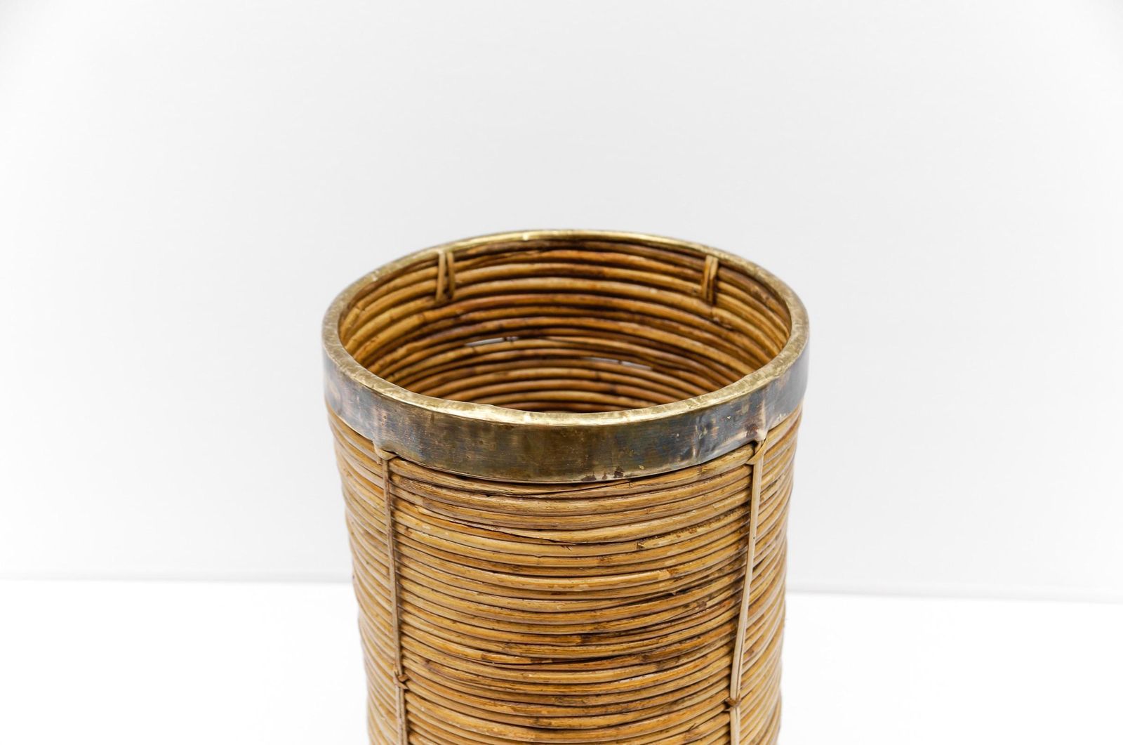 Lovely Rattan And Brass Umbrella Stand In Gebriella Crespi Style, 1960s Italy photo vintage