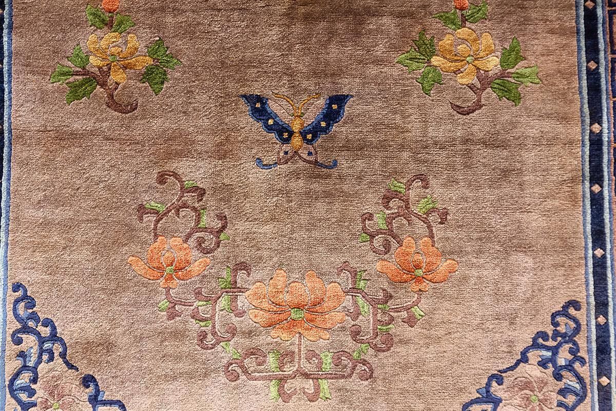Chinese Silk Rug – Floral Harmony From The Mid 20th Century photo vintage