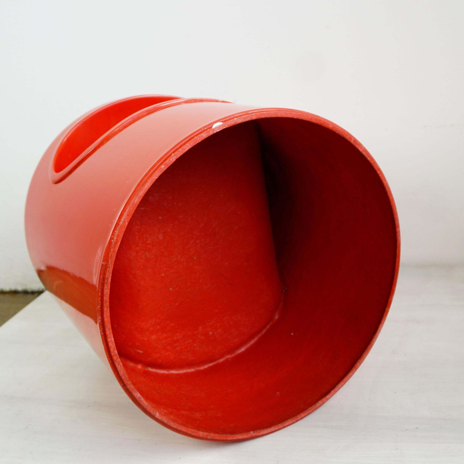 Midcentury Modern Red Plastic Table By Emma Gismondi For Artemide Italy photo vintage