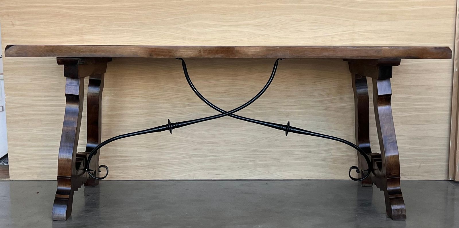 Table à manger ou console en noyer à pieds en lyre, Espagne, XIXe siècle photo for sale