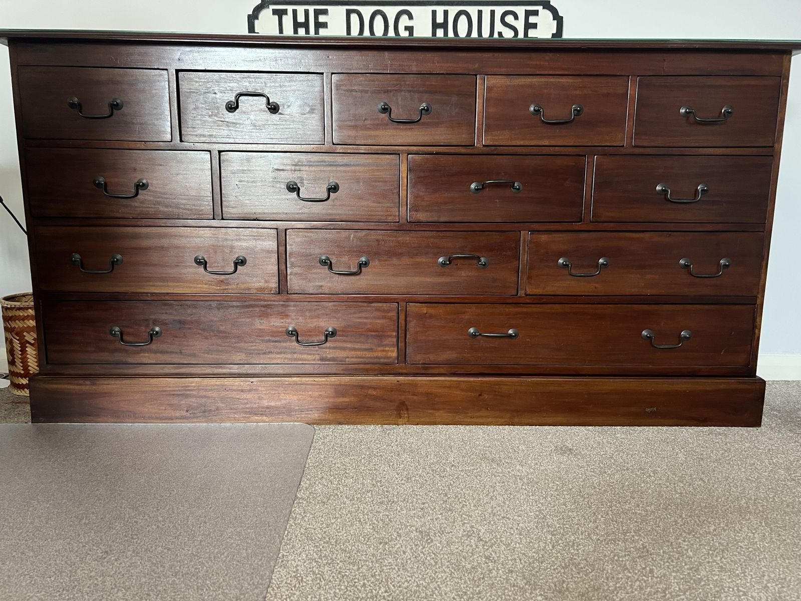 Villa & Hut Solid Mahogany 14 Drawer Dresser With Glass Top /Excellent Condition photo Furniture