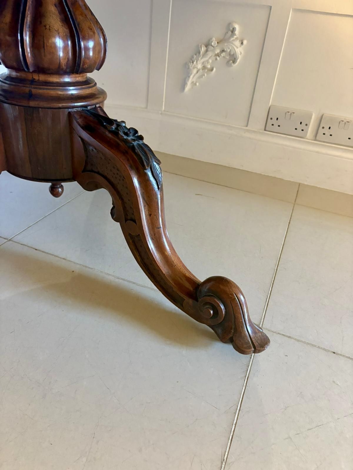 Antique 19th Century Quality Carved Rosewood Circular Dining Table photo for sale
